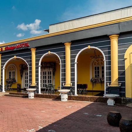 Oyo 1228 R & R Motel Johor Bahru Extérieur photo