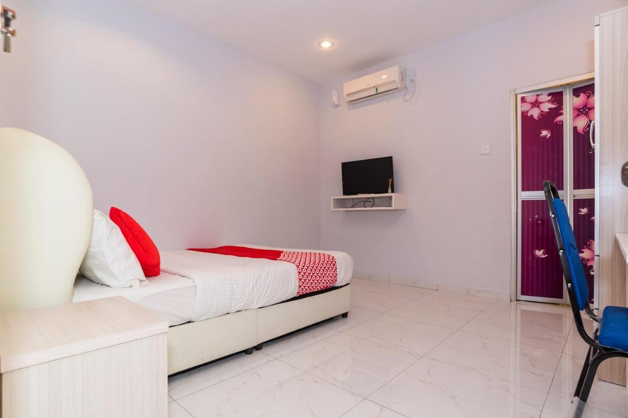 Oyo 1228 R & R Motel Johor Bahru Extérieur photo