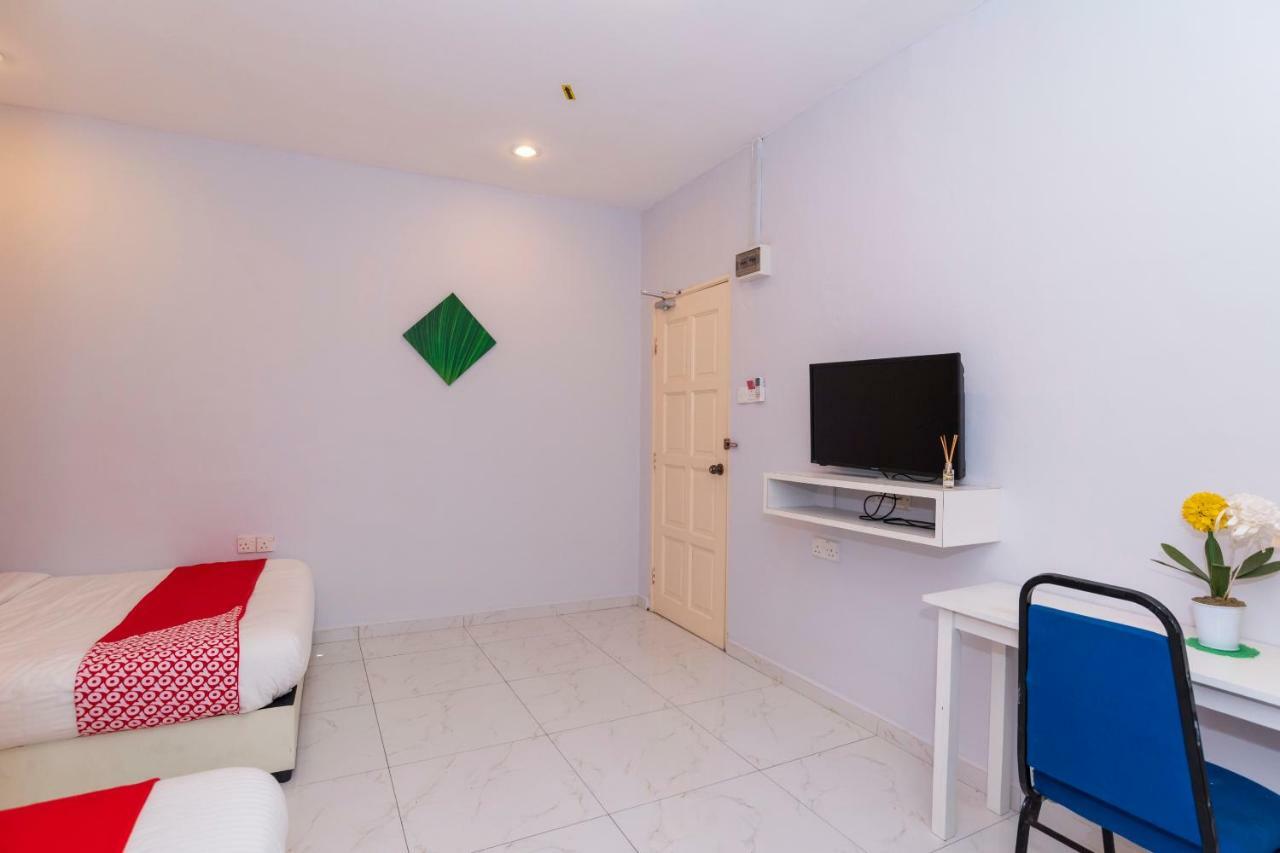 Oyo 1228 R & R Motel Johor Bahru Extérieur photo